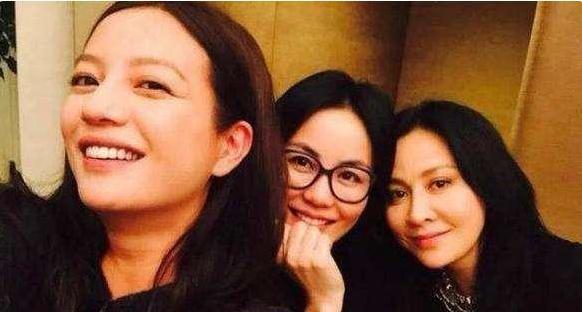 王菲凭什么让谢霆锋爱得那么忘我，无名无份的也深深地爱着她