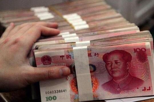 我结婚妈要10万礼金,婚礼当天打开箱子看陪嫁