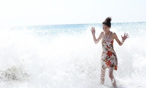 女明星泳装照:热巴爱惜自已,赵丽颖不敢晒正面