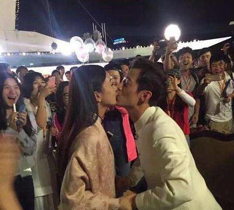 何炅到底爱不爱赵丽颖? 谢娜一不小心终于说出