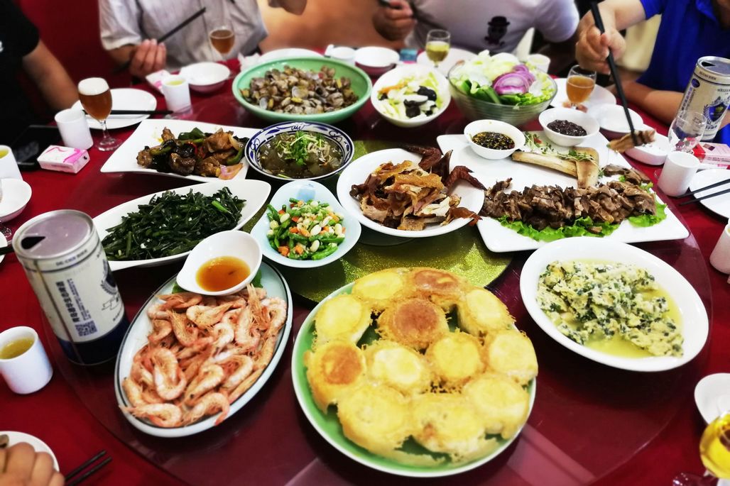 一年一度老兵八一聚会 AA制聚餐 喝的是啤酒 叙述浓浓战友情