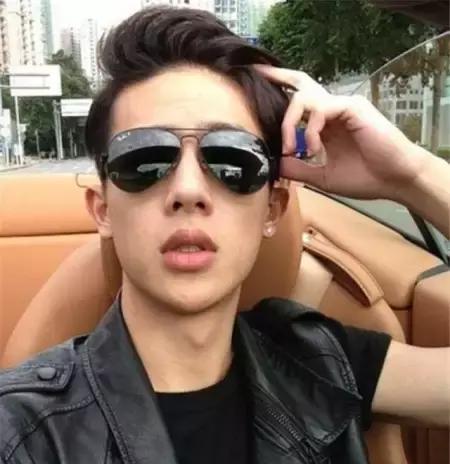 深圳大学校草,身价不输王思聪,曾晒99亿存款,今