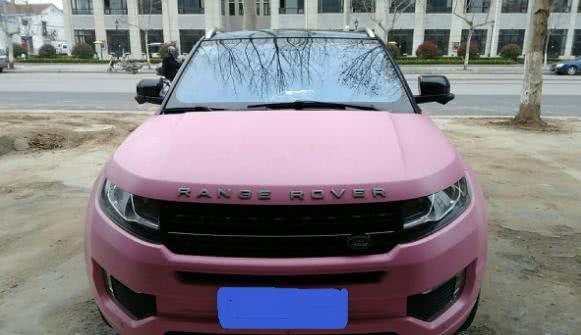 小伙买辆“路虎极光”去见女方家长，女友父亲看到车后越看越奇怪