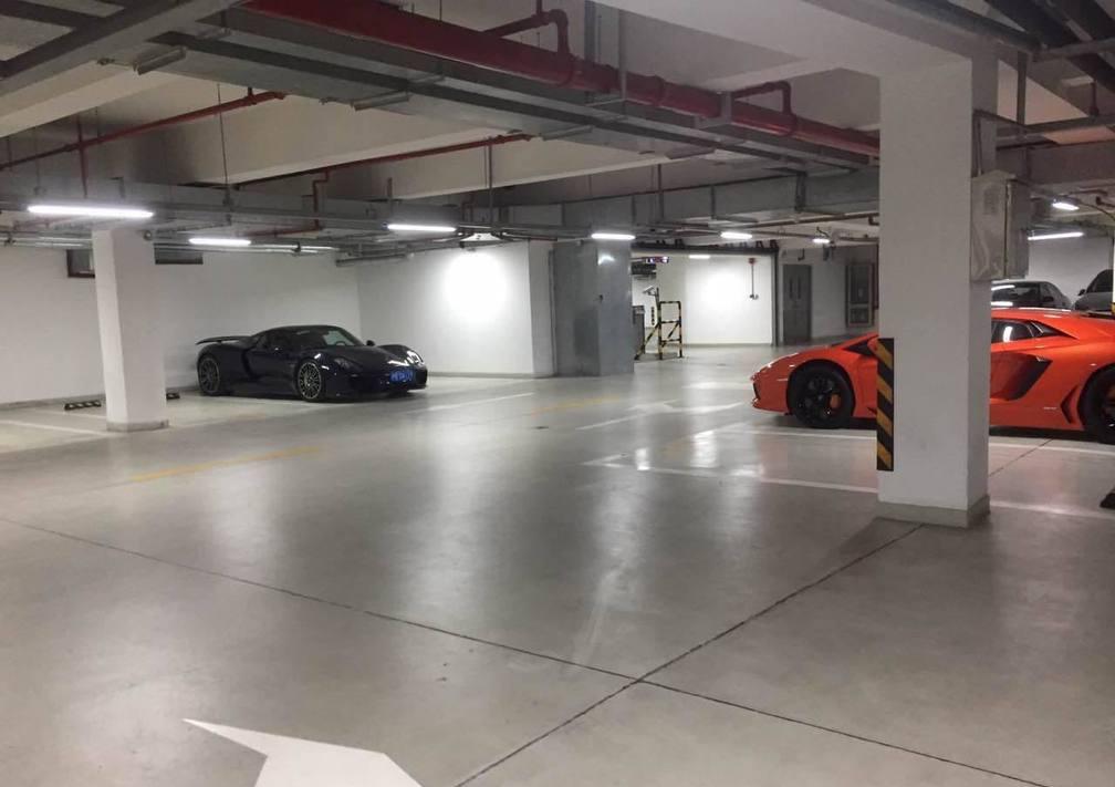半岛酒店实拍, 王思聪车库再添新车, 车展上买的豪车已入库