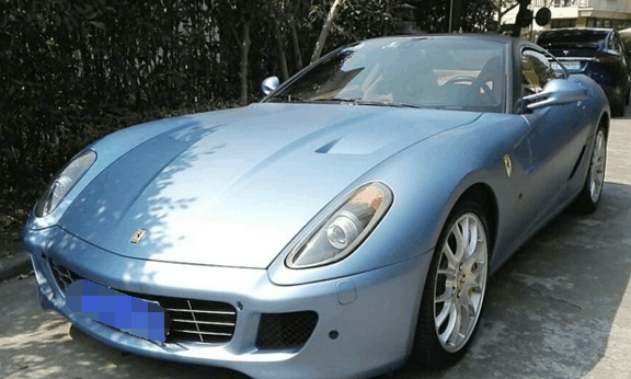 农家别墅旁的540万法拉利599, 12缸法拉利超跑很少见