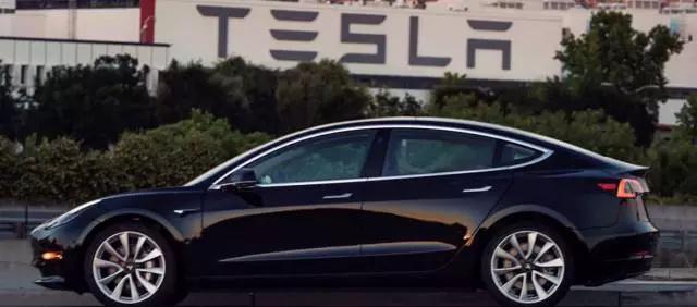 全球首辆量产Model 3下线 传统汽车将遭受