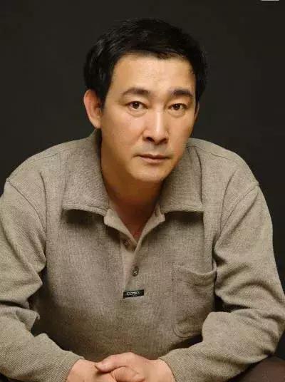 演11年配角而出名, 一生拍500多部戏的老戏骨, 离世半年才被知晓