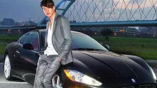 最经典的步惊云, 如今身家上亿的何润东, 当年第一台车竟是五手的