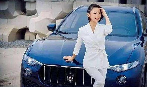 她是女版丁俊晖，颜值超范冰冰，身材不输超模，出行150万豪车