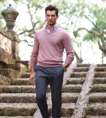 男士毛衣和针织毛衣如何搭配裤子,帅哥一定要