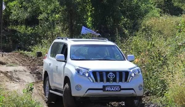 丰田普拉多不论是国产版还是中东版都有很大的改变