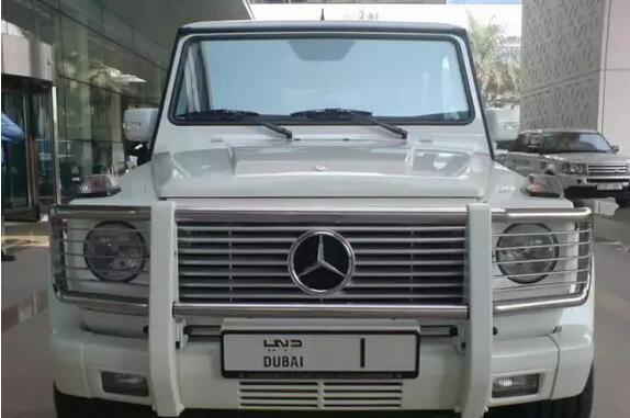 迪拜豪车无数, 但是最贵的车其实是一辆奔驰g65!