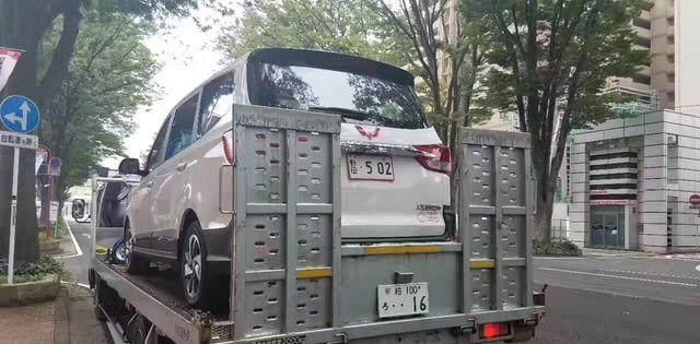 神车五菱宏光运抵日本! 秋名山赛道玩漂移大战AE86