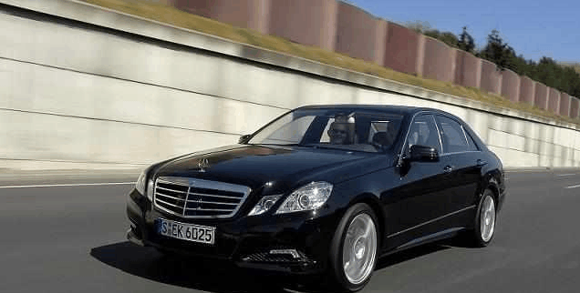 人到了三十多岁, 总会想要一台奔驰, 宝马五系档次比不了它