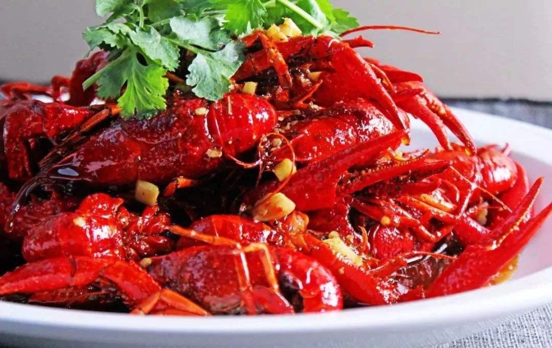 小龙虾的虾头到底能不能吃?终于有医生说出了