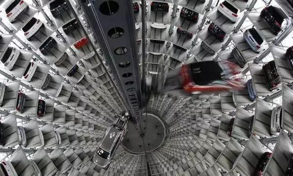 没买车的人恭喜了！央行刚公布车贷新政，明年起有重大变化！