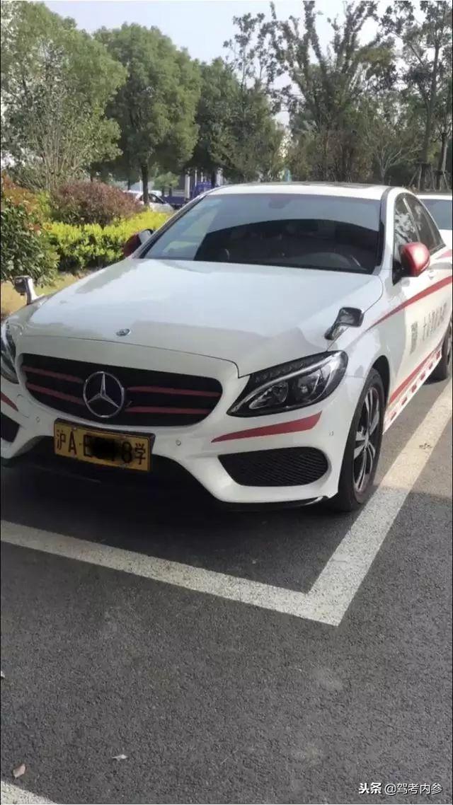 上海一驾校车清一色奔驰教练车,网友:真的很奢侈!