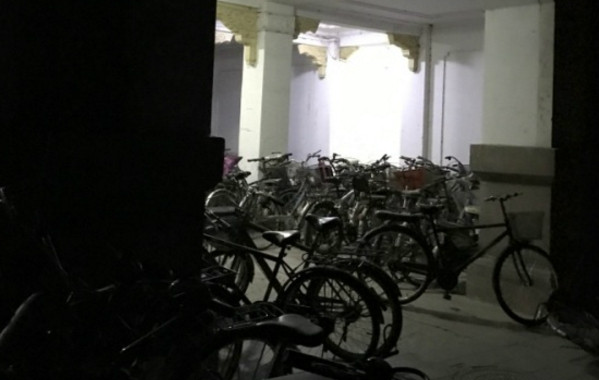 清华大学的博士生,住的宿舍是这样的,跟想象中