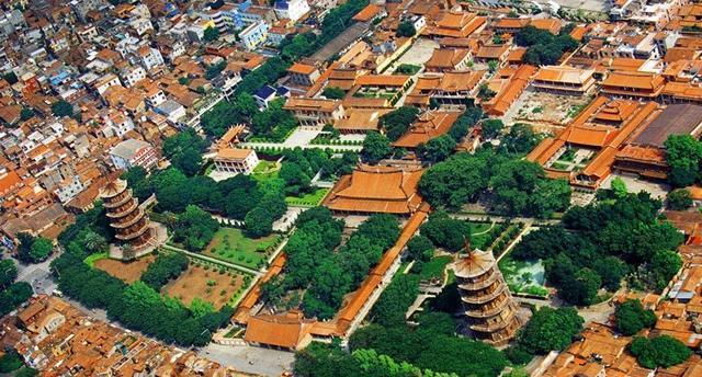 中国南方名城, 因风水问题被附近小县城打劫, 修