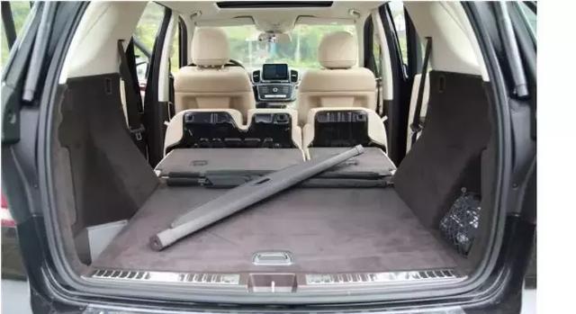 奔驰S350后备箱开关按钮在那里