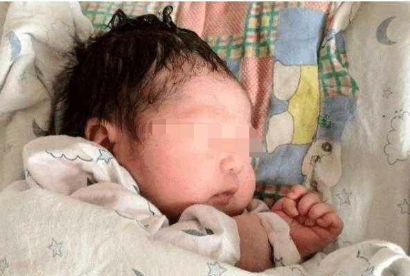 一岁宝宝摔了一跤, 呕吐三次婆婆没在意, 第二天