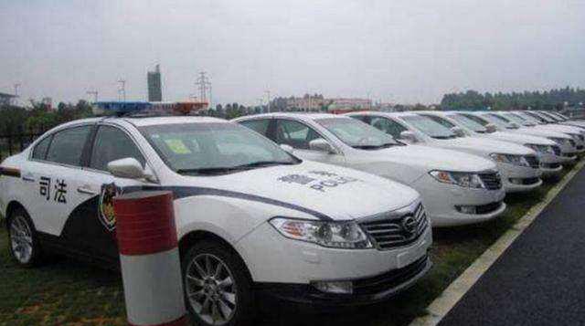 国产车终于走出困境, 警车全换国产车, 就连国外警车也用“它”!