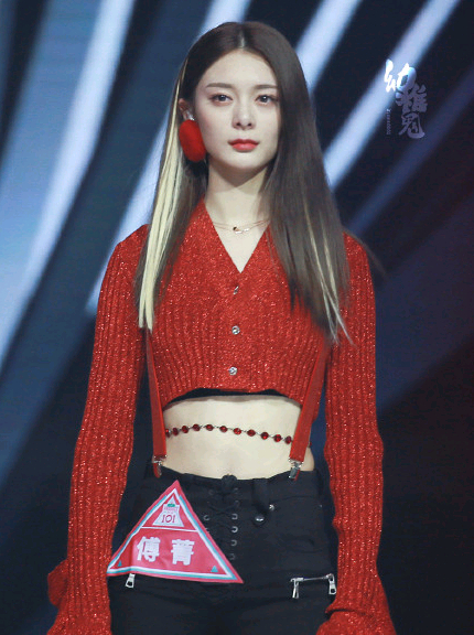 看火箭少女成员傅菁旧照,网友,这样的双眼皮给