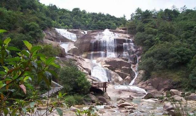 江苏省正在修建一条高铁, 预计2022年建成通车