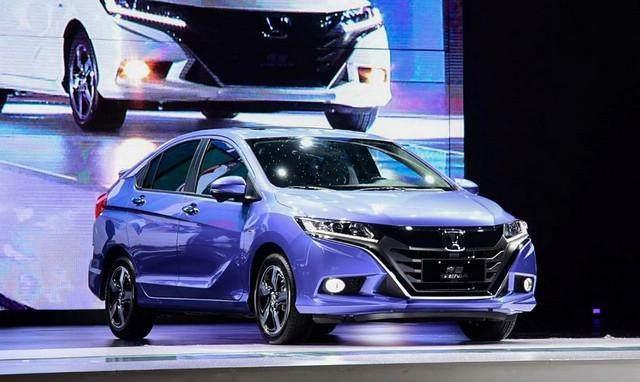 这才是最厚道的日系家轿，比捷达漂亮，油耗3毛仅8万，卡罗拉慌了