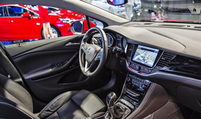 自动挡顶配正七座车，额定功率为85kW，只是塑料感较强