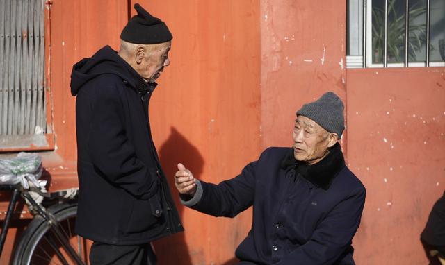 下岗工人退休年龄规定下来了, 这三种人可以5