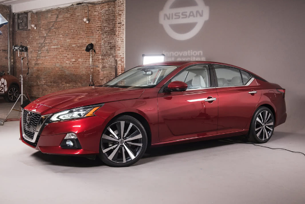 本田看完不敢加价了！这货发动机比它还牛，卖16万雅阁饭碗不保