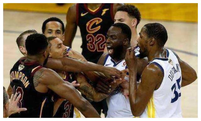 NBA:詹姆斯眼伤无法恢复,格林成罪魁祸首,勇士