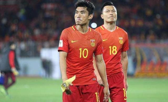 中国足球为何不如30人口的冰岛?央视解说:平均