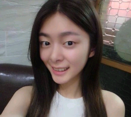 看火箭少女成员傅菁旧照,网友,这样的双眼皮给