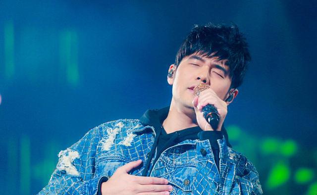 周杰伦的《等你下课》,描写的是一个卖鸡蛋灌