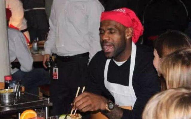 NBA球员的饭量能吃多少?奥尼尔吃的最多,詹姆