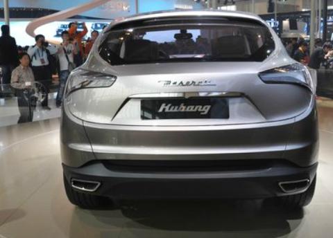 玛莎拉蒂首款平民SUV来，内饰采用酒红色