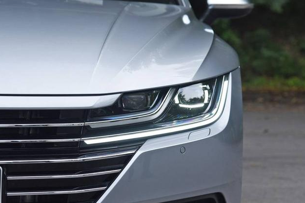 大众铁心要扳倒凯美瑞！掀背设计配无框车门比奔驰漂亮，仅23万起