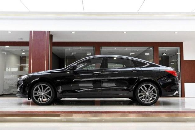 红旗新车即将上市，颜值爆表气场碾压君越雅阁，16万起干趴合资车