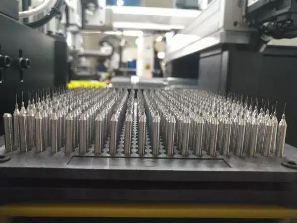 新野微雕工艺创业者王馨:微钻针雕出大产业