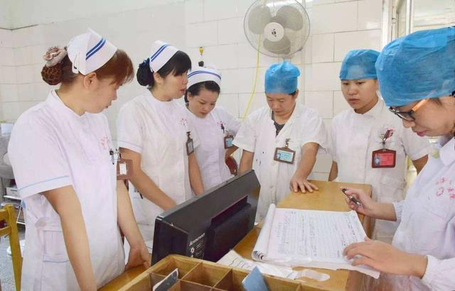 剖腹产后,为什么医生这么着急产妇排气放屁了