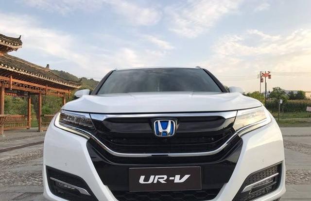 老婆喜欢奥迪车，我却提了这车，朋友第一句话就说“沙鼻”！