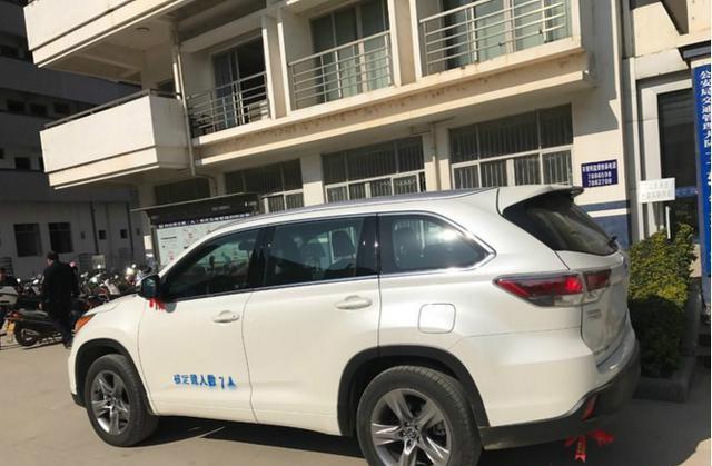 刚提的7座SUV，结果去上牌照被喷字，为何连SUV都喷呢？