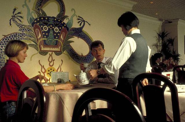 中国游客去美国旅行,居然被美国华人宰客,小费