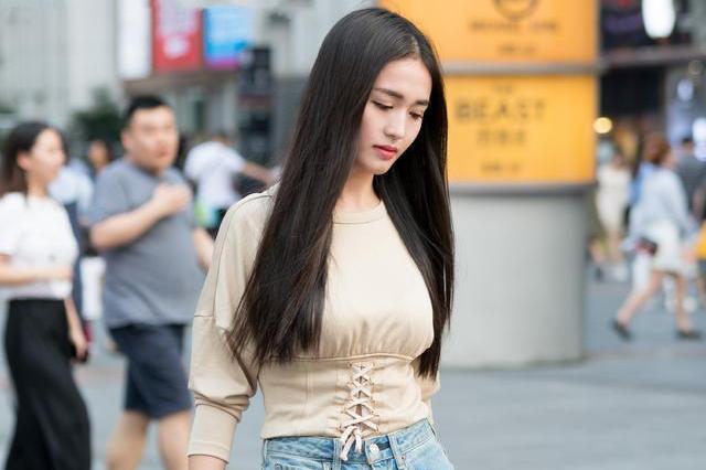 牛仔裙配高跟鞋性感欧美风~小姐姐这美腿有多