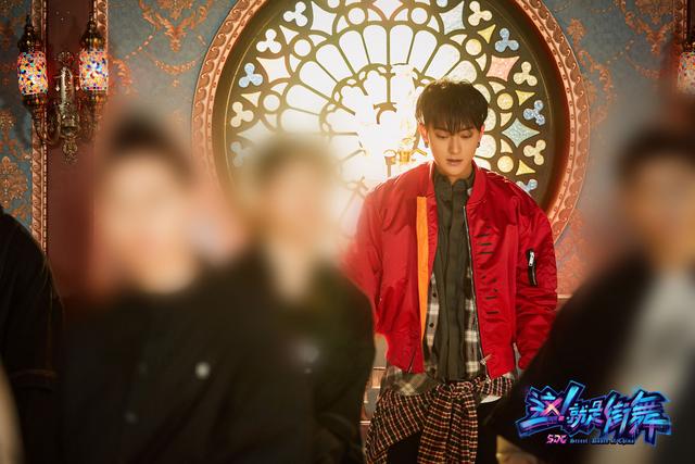 《这就是街舞》战队分组开启 四位队长上演抢