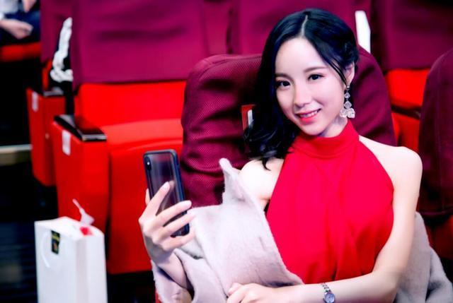 最美主播三周年纪念日, 看到礼物特效, 网友: 不