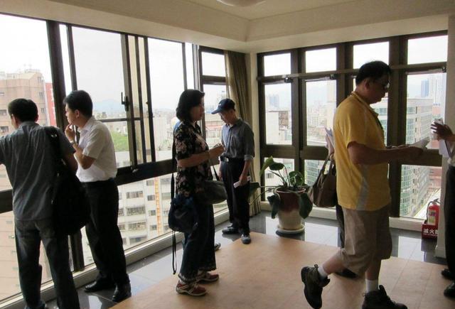 租客是否可以拒绝房东带人看房?该怎么合理说