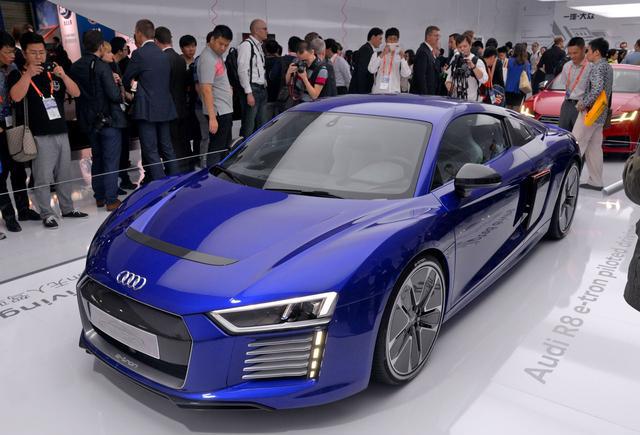 奥迪玩跨界令保时捷胆寒，Model X太笨拙？换新格栅的奥迪如何？